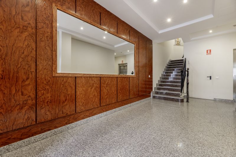 Customer receiving granite polishing service